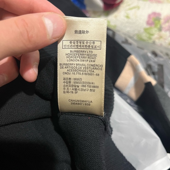 Burberry Black Crewneck with Red and Beige Accents - Picture 8 of 8